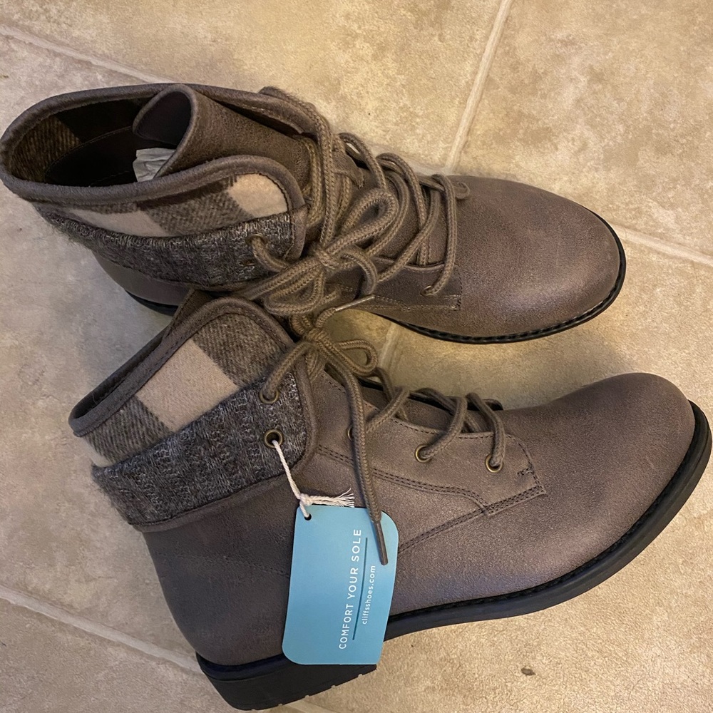 Cliffs by white mountain. Size 8.5